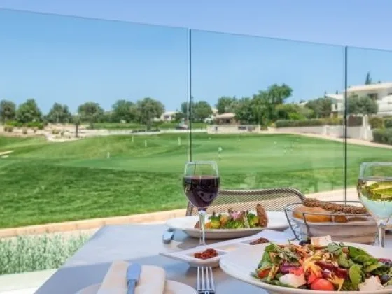 The Golf Clubhouse & Lounge Restaurant