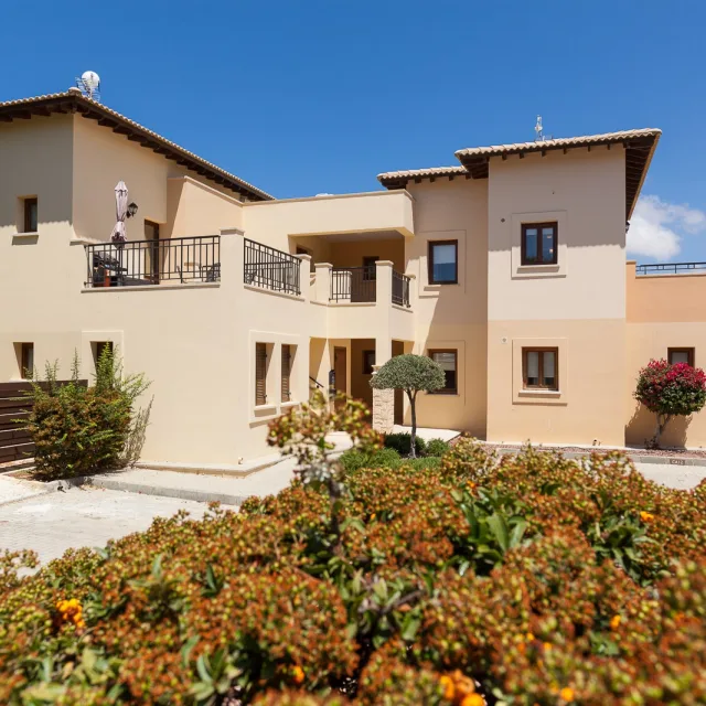 Apartments With Shared Pool, Aphrodite Hills Resort