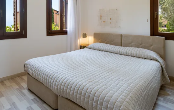 4135